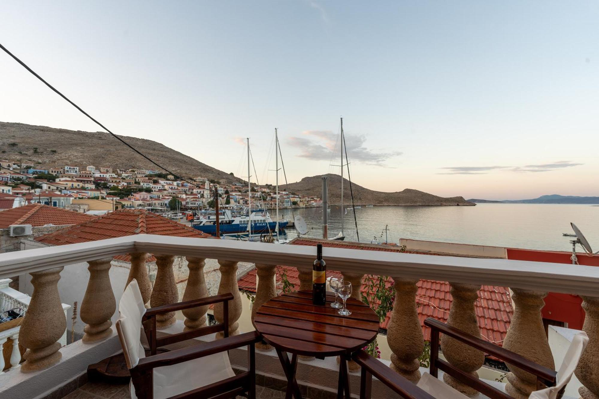 Villa Antonis Chalki Town Eksteriør billede