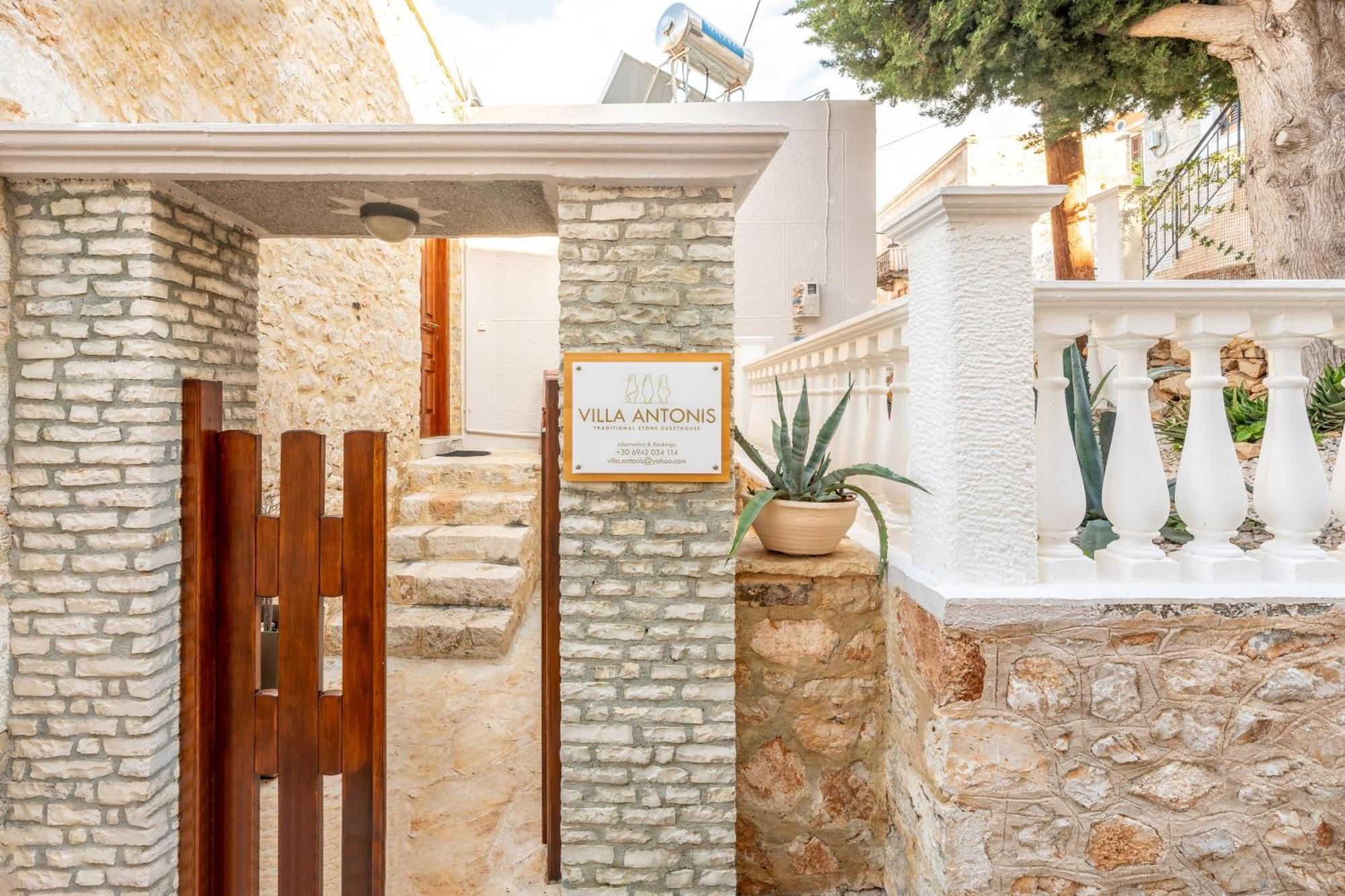Villa Antonis Chalki Town Eksteriør billede
